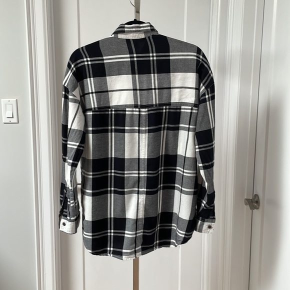 Old Navy boyfriend shirt -M - Picture 2 of 6